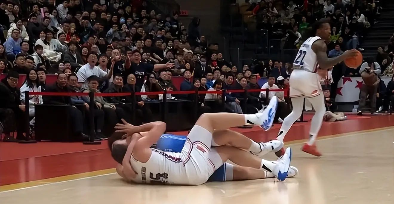 塞尔维亚男篮碾压日本男篮，哈里斯送出助攻