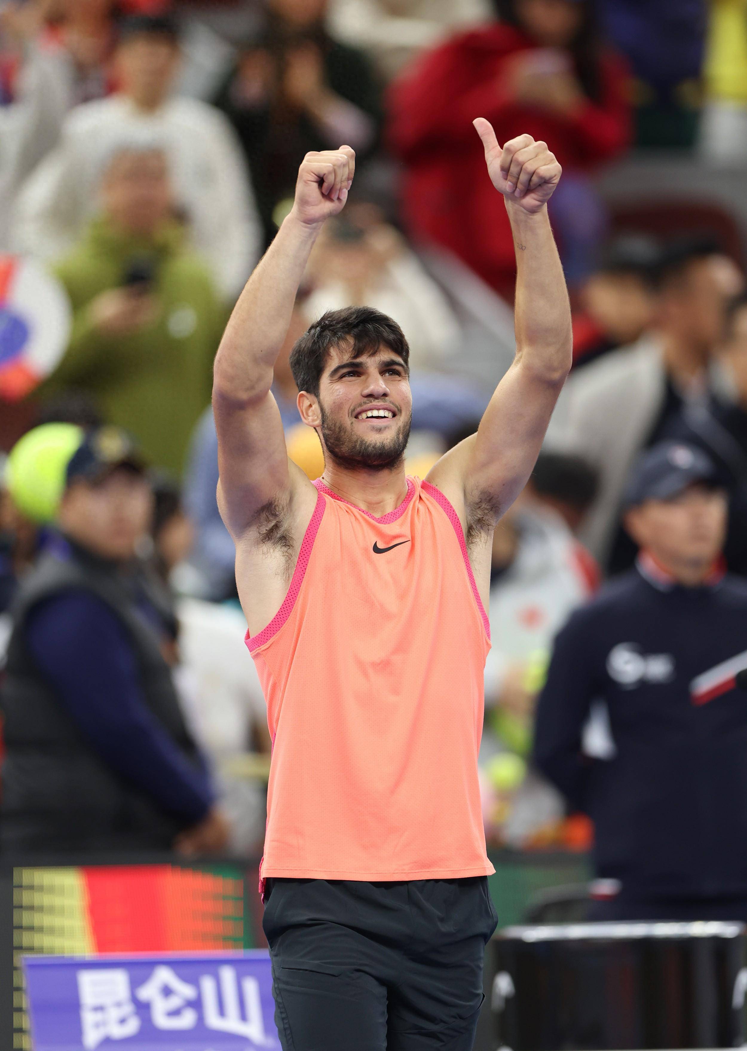 美网翻盘年终总决赛，阿尔卡拉斯统治全场